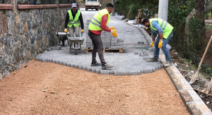 Gebze’nin köylerine 50 bin metrekare parke taşı döşeniyor